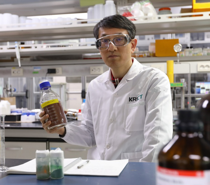 Prof. Jong San CHANG Develops a Study on Selective Nitrogen Capture by Porous Hybrid Materials
