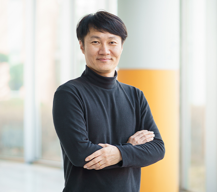 The research team led by Prof. Sungho Park ▼ A new way to confine electromagnetic near-field within a single entity 